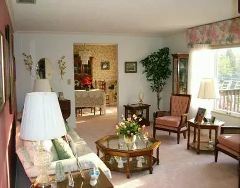 2403 Rebecca Dr, Springfield, OH 45503 photo 3
