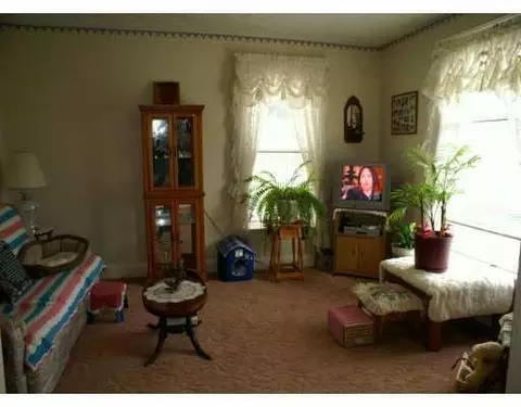 411 N Shaffer St, Springfield, OH 45504 photo 2