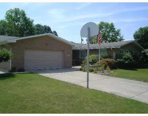 2540 Carousel Dr, Springfield, OH 45503 photo 1