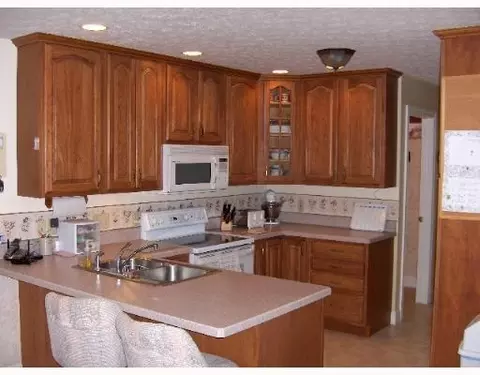4522 Dowden St, Springfield, OH 45503 photo 2