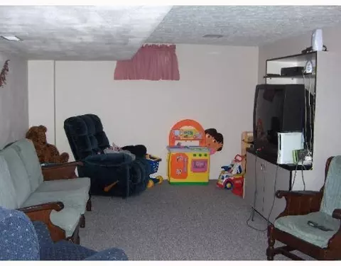 834 Shrine Rd, Springfield, OH 45502 photo 5