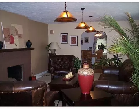 2120 S Burnett Rd, Springfield, OH 45505 photo 2