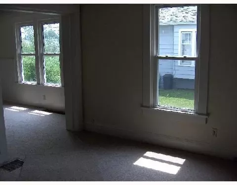 22 N Douglas Ave, Springfield, OH 45503 photo 2