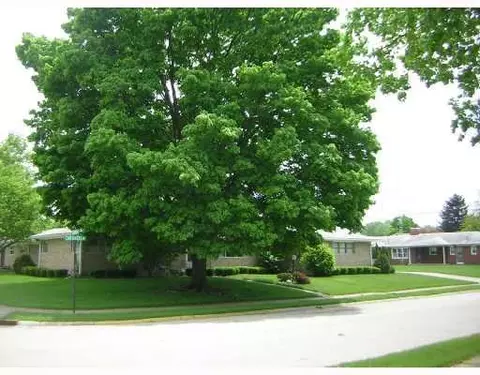 2426 Carousel Dr, Springfield, OH 45503 photo 1