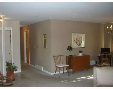 2426 Carousel Dr, Springfield, OH 45503 photo 4
