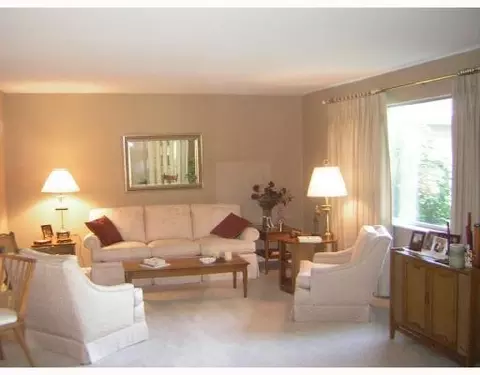2426 Carousel Dr, Springfield, OH 45503 photo 2