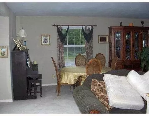 2627 Carousel Dr, Springfield, OH 45503 photo 5
