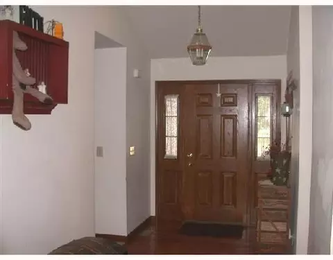 2137 Conowoods Dr, Springfield, OH 45503 photo 2