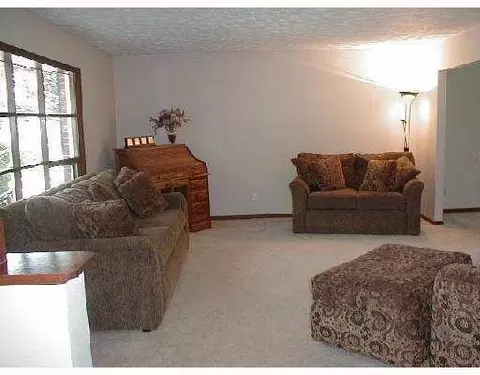 3040 Clarion Dr, Springfield, OH 45503 photo 2