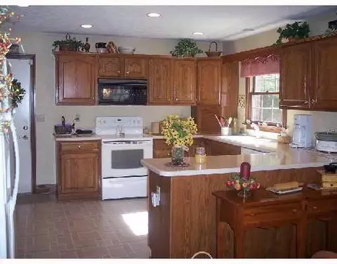 1354 Ryan Ct, Springfield, OH 45503 photo 3