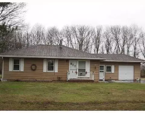 207 Ravenwood Dr, Springfield, OH 45504 photo 1