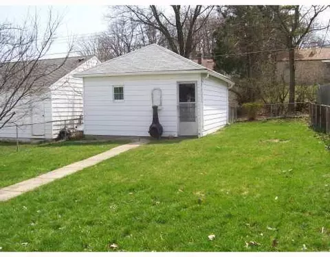 906 Pine St, Springfield, OH 45505 photo 2