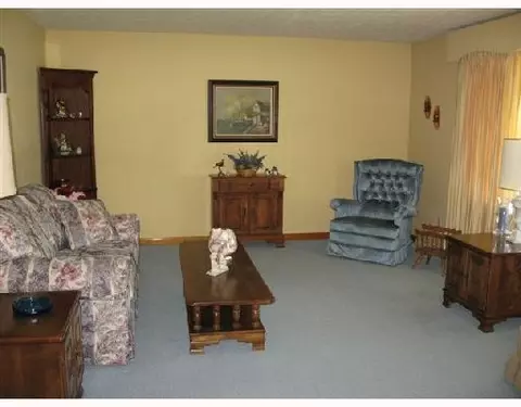 1006 Torrence Dr, Springfield, OH 45503 photo 2