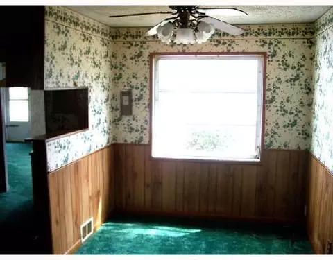 1706 Memorial Dr, Springfield, OH 45505 photo 2