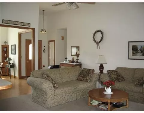 1314 Willow Chase Cir, Springfield, OH 45503 photo 2