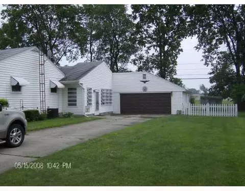 1811 Memorial Dr, Springfield, OH 45505 photo 2