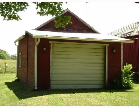 7866 Old Clifton Rd, Springfield, OH 45502 photo 4