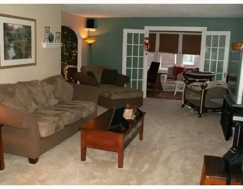 2113 Maiden Ln, Springfield, OH 45504 photo 2