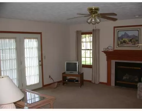2850 Anita Dr, Springfield, OH 45504 photo 2