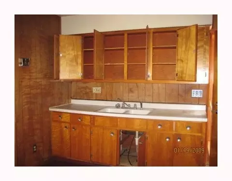 1427 E High, Springfield, OH 45505 photo 2