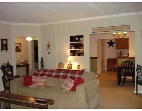 390 Forest Dr, Springfield, OH 45505 photo 3