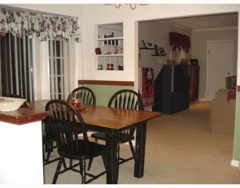 390 Forest Dr, Springfield, OH 45505 photo 5