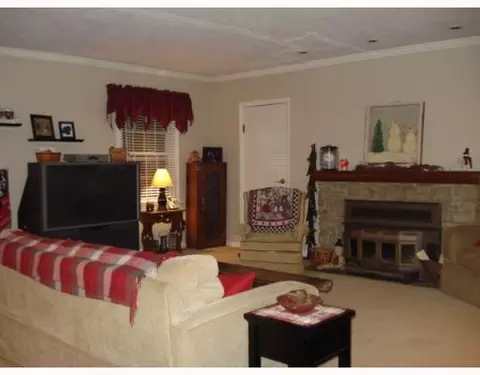 390 Forest Dr, Springfield, OH 45505 photo 2