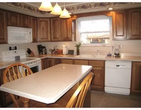 2773 S Burnett Rd, Springfield, OH 45505 photo 4
