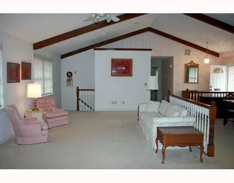 2714 Rockford Dr, Springfield, OH 45503 photo 2