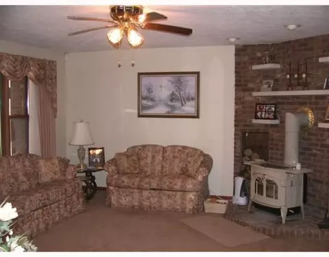 1606 Lucas Dr, Springfield, OH 45506 photo 3