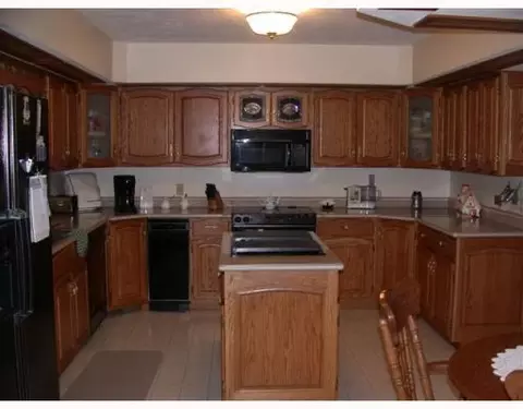 1606 Lucas Dr, Springfield, OH 45506 photo 4