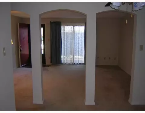 613 Villa Rd #L, Springfield, OH 45503 photo 2