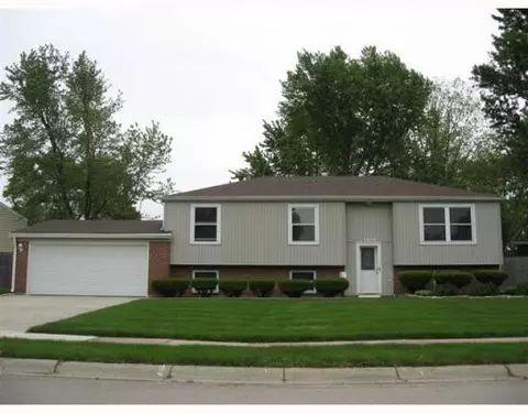 1030 Bahia Dr, Springfield, OH 45503 photo 1