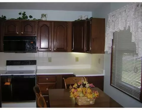 1952 Wedgewood Cir #1952, Springfield, OH 45503 photo 9