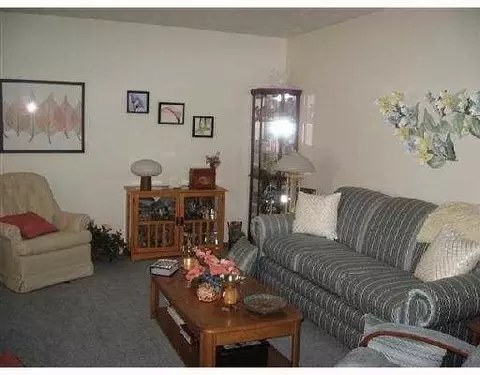 1047 Carson Ln #.., Springfield, OH 45503 photo 2