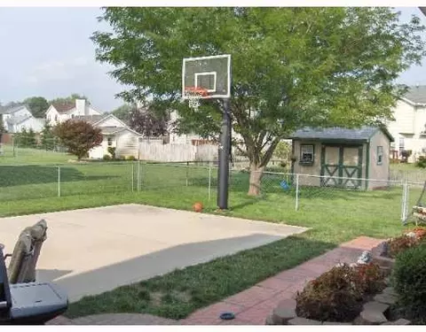 2748 Old Oak Ln, Springfield, OH 45503 photo 11