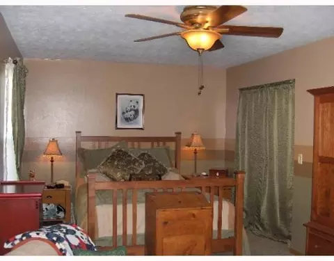 2748 Old Oak Ln, Springfield, OH 45503 photo 8