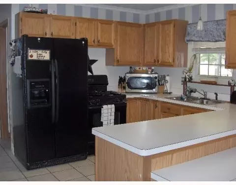 2748 Old Oak Ln, Springfield, OH 45503 photo 7