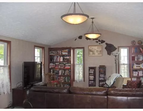 2748 Old Oak Ln, Springfield, OH 45503 photo 3