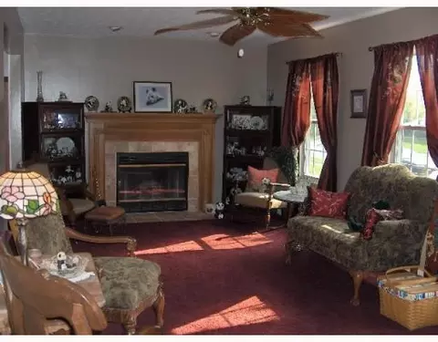 2748 Old Oak Ln, Springfield, OH 45503 photo 5