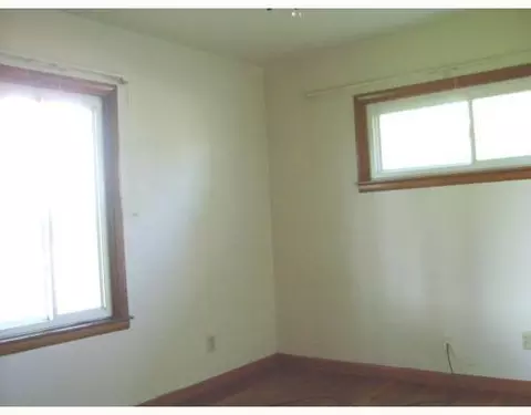 2546 S Burnett Rd, Springfield, OH 45502 photo 2