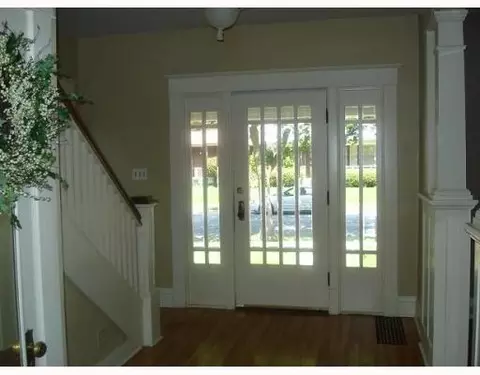 563 E Madison Ave, Springfield, OH 45503 photo 2