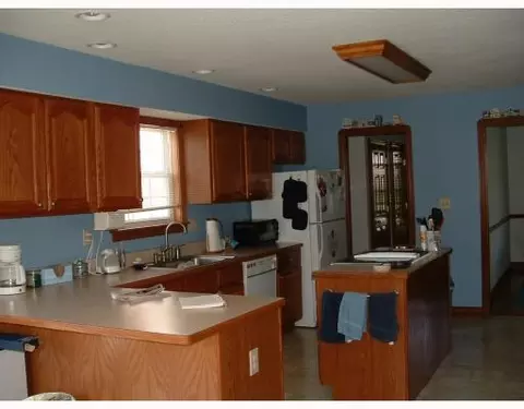 689 Timberview, Springfield, OH 45505 photo 4