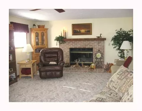7428 Deer Crk, Springfield, OH 45502 photo 2