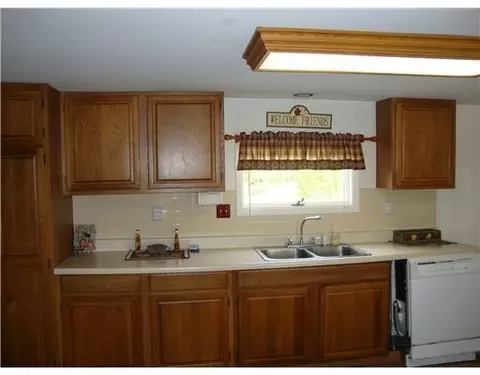 7911 Old Clifton Rd, Springfield, OH 45502 photo 4