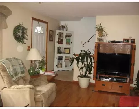 4750 Curtis Dr, Springfield, OH 45503 photo 3