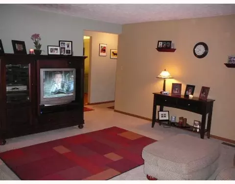 3952 Delmar Cir, Springfield, OH 45503 photo 2