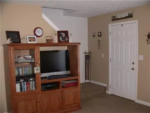 276 Englewood Rd, Springfield, OH 45503 photo 2