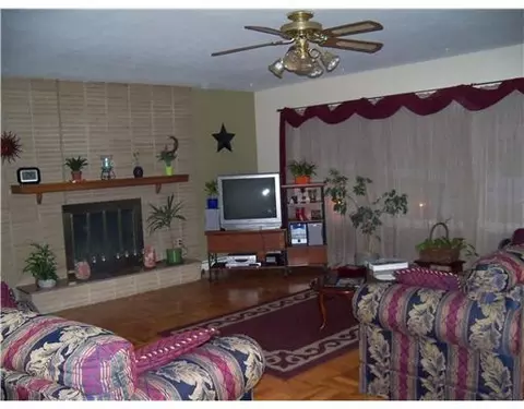 182 Meadow Ln, Springfield, OH 45505 photo 3