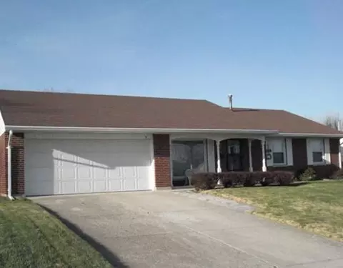 1418 Marinette Dr, Springfield, OH 45503 photo 2